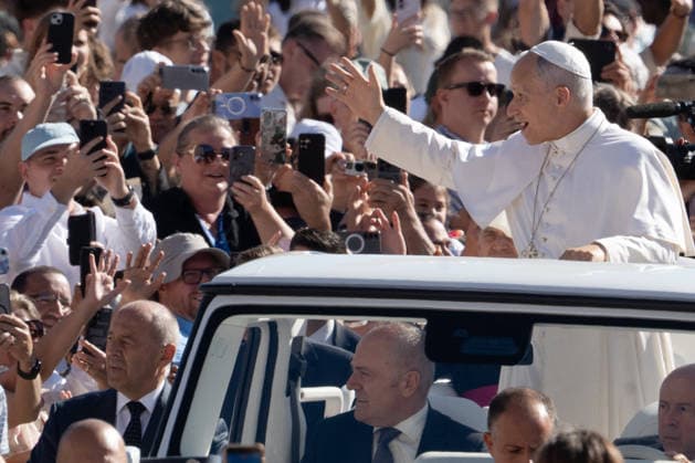 Pope Leo XIV Leads The General Audience - Vatican Pope Leo XIV attends the weekly general audience at St Peter s Square in Vatican City on September 23, 2026. Photo by Andrea Bracaglia ABACAPRESS.COM Vatican City Vatican City Vatican (or Holy See)  Copyright: xBracagliaxAndrea ABACAx