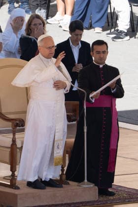 Pope Leo XIV Leads The General Audience - Vatican Pope Leo XIV attends the weekly general audience at St Peter s Square in Vatican City on September 23, 2026. Photo by Andrea Bracaglia ABACAPRESS.COM Vatican City Vatican City Vatican (or Holy See)  Copyright: xBracagliaxAndrea ABACAx