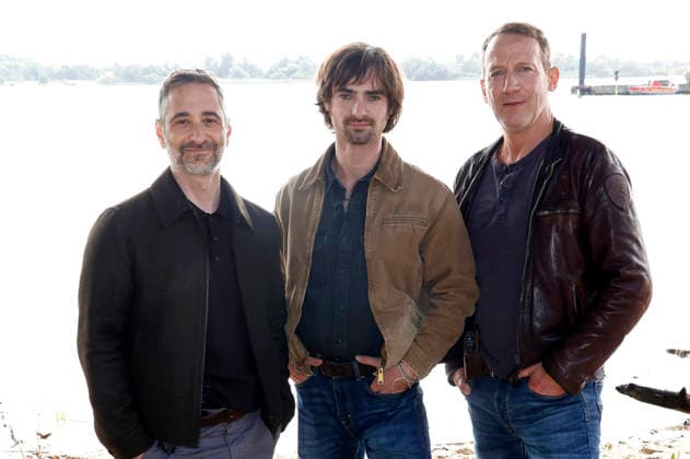 Denis Moschitto, Aaron Hilmer, and Wotan Wilke Möhring at a photo shoot on the set of the ARD crime drama *Tatort: Schwere See* at Falkensteiner Ufer in Hamburg, September 23, 2026 Foto:xH.xHartmannx xFuturexImagex tatort_hh_6908