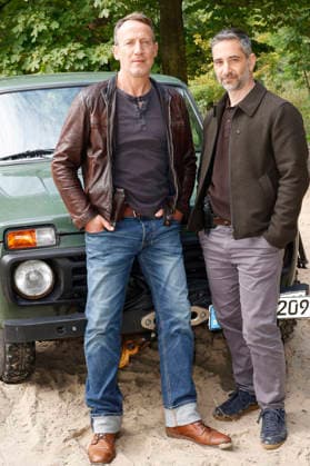 Wotan Wilke Möhring and Denis Moschitto at a photo shoot on the set of the ARD crime drama *Tatort: Schwere See* at Falkensteiner Ufer in Hamburg, September 23, 2026 Foto:xH.xHartmannx xFuturexImagex tatort_hh_6913