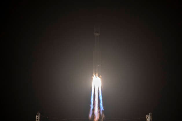 WENCHANG, CHINA - SEPTEMBER 23: China successfully launches the Satellite Internet Low Orbit 26 Group satellites using a Long March 8A Y11 carrier rocket at the Hainan Commercial Aerospace Launch Site on September 23, 2026 in Wenchang, Hainan Province of China. The satellites entered their predetermined orbit and the launch mission was completed successfully.  Copyright: xVCGx 111669052382