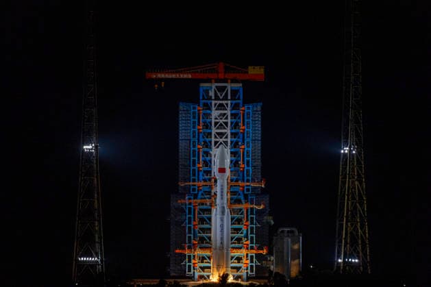 WENCHANG, CHINA - SEPTEMBER 23: China successfully launches the Satellite Internet Low Orbit 26 Group satellites using a Long March 8A Y11 carrier rocket at the Hainan Commercial Aerospace Launch Site on September 23, 2026 in Wenchang, Hainan Province of China. The satellites entered their predetermined orbit and the launch mission was completed successfully.  Copyright: xVCGx 111669052378