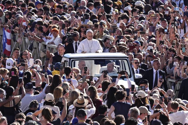 September 23, 2026. Vatican City - POPE LEO XIV during his weekly General Audiencein St. Peter s Square at the Vatican EvandroInetti_via ZUMA Wire Vatican City State - ZUMAi15_ 20260923_zaf_i15_037 Copyright: xEvandroxInettix