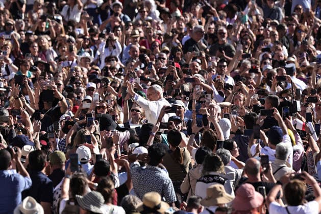 September 23, 2026. Vatican City - POPE LEO XIV during his weekly General Audiencein St. Peter s Square at the Vatican EvandroInetti_via ZUMA Wire Vatican City State - ZUMAi15_ 20260923_zaf_i15_036 Copyright: xEvandroxInettix
