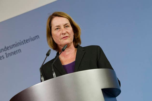 10-Point Plan to Combat Social Security Fraud, September 23, 2026, Berlin, Germany: Leonie Gebers (SPD), State Secretary at the Federal Ministry of Labor and Social Affairs, and the Federal Minister of the Interior explain to the press the federal government’s 10-point plan to combat social security fraud, which was approved by the cabinet.