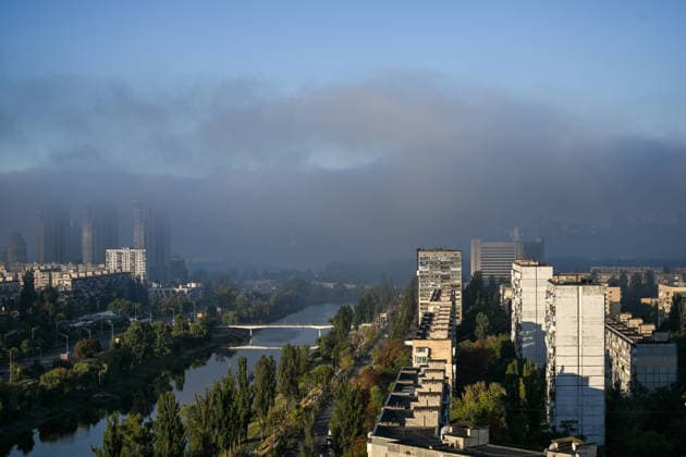 Smoke shrouds Kyiv after Russian drone strikes A thick plume of black smoke stretches over residential districts following a morning Russian drone attack in Kyiv, Ukraine, on September 23, 2026. Strikes on civilian facilities, including petrol stations and warehouses, sparked large fires in several parts of the city, causing heavy smoke and dense smog. Kyiv Ukraine  Copyright: xYevhenxKotenkox originalFilename: ukrinform-smokeshr260923_npxDA.jpg