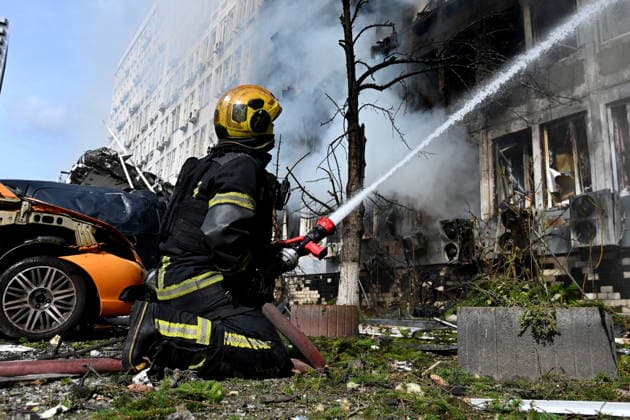 Russian Drone Strike In Kyiv Firefighters work at the site of a business center hit by a Russian drone strike in Kyiv, on September 23, 2026. KYIV Ukraine  Copyright: xOleksandrxGusevx originalFilename: gusev-russiand260923_np0ph.jpg
