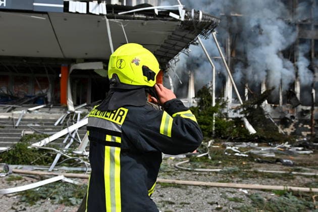 Russian Drone Strike In Kyiv Firefighters work at the site of a business center hit by a Russian drone strike in Kyiv, on September 23, 2026. KYIV Ukraine  Copyright: xOleksandrxGusevx originalFilename: gusev-russiand260923_nphNn.jpg