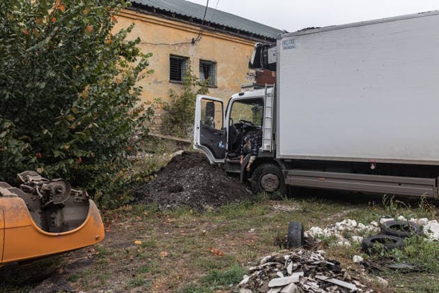 Russian attack on Ukraine s Oleksandrivka KRAMATORSK, UKRAINE - SEPTEMBER 23: (EDITOR S NOTE: Image depicts death) The dead body of a driver in the cab of a truck transporting food, after being killed by a Russian FPV drone in Kramatorsk, Donetsk Region, Ukraine, 23 September 2026. Diego Herrera Carcedo Anadolu Kramatorsk Ukraine. Editorial use only. Please get in touch for any other usage.  Copyright: x2026xAnadoluxDiegoxHerreraxCarcedox
