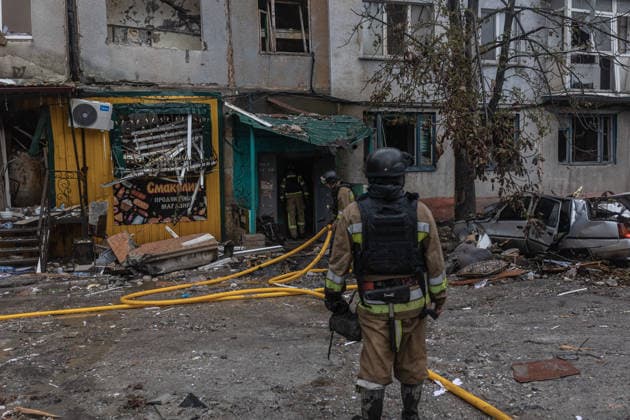 Russian attack on Ukraine s Oleksandrivka OLEKSANDRIVKA, UKRAINE - SEPTEMBER 23: Ukrainian firefighters search under the rubble for civilians following a Russian air strike on a residential building in Oleksandrivka, Donetsk Region, Ukraine, 23 September 2026. Diego Herrera Carcedo Anadolu Oleksandrivka Ukraine. Editorial use only. Please get in touch for any other usage.  Copyright: x2026xAnadoluxDiegoxHerreraxCarcedox
