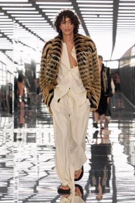 September 23, 2026, Milano: Un abito della nuova collezione Fendi, la seconda firmata da Maria Grazia Chiuri, che ha sfilato oggi a Milano su una passerella incorniciata da superfici specchianti che riflettevano l immagine del pubblico, 23 settembre 2026 ANSA ufficio stampa Fendi ++FOTO DIFFUSA DALL UFFICIO STAMPA - USARE SOLO PER ILLUSTRARE OGGI LA NOTIZIA INDICATA NEL TITOLO - NON ARCHIVIARE FOTO NON IN VENDITA - DA USARE SOLO PER FINI GIORNALISTICI - NPK+++ ---- An handout picture, provided by , shows a dress from the new Fendi collection the second designed by Maria Grazia Chiuri showcased today in Milan on a runway framed by mirrored surfaces that reflected the audience, September 23, 2026. ANSA handout +++ ANSA PROVIDES  - ZUMAa110 20260923_zaf_a110_042 Copyright: xFendixPressxOfficex