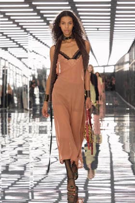 September 23, 2026, Milano: Un abito della nuova collezione Fendi, la seconda firmata da Maria Grazia Chiuri, che ha sfilato oggi a Milano su una passerella incorniciata da superfici specchianti che riflettevano l immagine del pubblico, 23 settembre 2026 ANSA ufficio stampa Fendi ++FOTO DIFFUSA DALL UFFICIO STAMPA - USARE SOLO PER ILLUSTRARE OGGI LA NOTIZIA INDICATA NEL TITOLO - NON ARCHIVIARE FOTO NON IN VENDITA - DA USARE SOLO PER FINI GIORNALISTICI - NPK+++ ---- An handout picture, provided by , shows a dress from the new Fendi collection the second designed by Maria Grazia Chiuri showcased today in Milan on a runway framed by mirrored surfaces that reflected the audience, September 23, 2026. ANSA handout +++ ANSA PROVIDES  - ZUMAa110 20260923_zaf_a110_043 Copyright: xFendixPressxOfficex