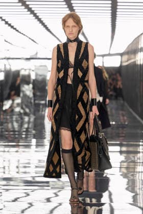 September 23, 2026, Milano: Un abito della nuova collezione Fendi, la seconda firmata da Maria Grazia Chiuri, che ha sfilato oggi a Milano su una passerella incorniciata da superfici specchianti che riflettevano l immagine del pubblico, 23 settembre 2026 ANSA ufficio stampa Fendi ++FOTO DIFFUSA DALL UFFICIO STAMPA - USARE SOLO PER ILLUSTRARE OGGI LA NOTIZIA INDICATA NEL TITOLO - NON ARCHIVIARE FOTO NON IN VENDITA - DA USARE SOLO PER FINI GIORNALISTICI - NPK+++ ---- An handout picture, provided by , shows a dress from the new Fendi collection the second designed by Maria Grazia Chiuri showcased today in Milan on a runway framed by mirrored surfaces that reflected the audience, September 23, 2026. ANSA handout +++ ANSA PROVIDES  - ZUMAa110 20260923_zaf_a110_044 Copyright: xFendixPressxOfficex