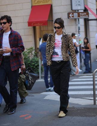 RECORD DATE NOT STATED IPA88876739 - Milan—photo by Mimmo Carriero—Supermodel Vittoria Ceretti, Leonardo DiCaprio’s girlfriend, strolls through the streets of downtown with two friends  Copyright: xx xx IPA88876739