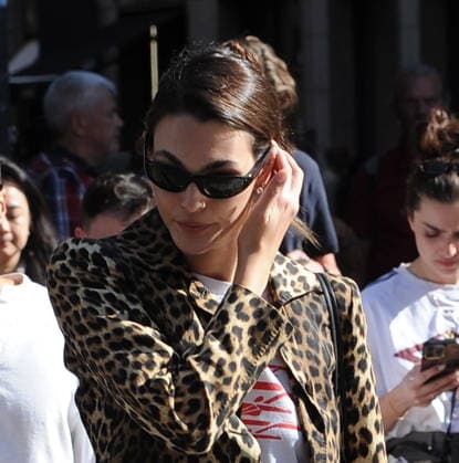 RECORD DATE NOT STATED IPA88876812 - Milan—photo by Mimmo Carriero—Supermodel Vittoria Ceretti, Leonardo DiCaprio’s girlfriend, strolls through the streets of downtown with two friends  Copyright: xx xx IPA88876812