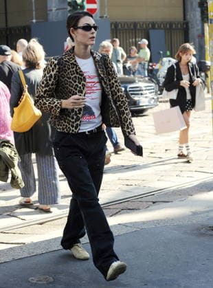 RECORD DATE NOT STATED IPA88876814 - Milan—photo by Mimmo Carriero—Supermodel Vittoria Ceretti, Leonardo DiCaprio’s girlfriend, strolls through the streets of downtown with two friends  Copyright: xx xx IPA88876814