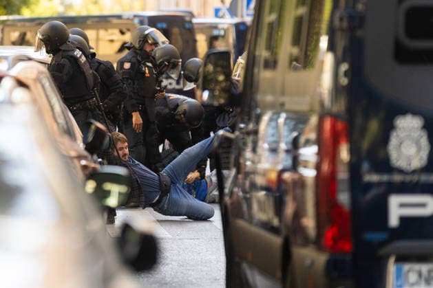 September 23, 2026, Madrid, Madrid, SPAIN: Hundreds of Madrid residents, mobilized by the Tenants Union, are protesting against the eviction of MaricarmenÃ¢â‚¬an 87-year-old woman forced out of the apartment where she had lived for 70 years by a real estate investment fund. She had refused to leave the home for which she had always paid rent. Police used charge tactics against the demonstrators. Madrid SPAIN - ZUMAl221 20260923_zip_l221_048 Copyright: xIgnacioxLopezxIsasmendix