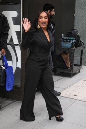 September 23, 2026, New York, New York, USA: Angela Bassett at ABC Studios in New York City for Ã¢â‚¬ËœThe ViewÃ¢ New York USA  - ZUMAh16_ 20260923_zaf_h16_032 Copyright: xDanxHerrickx