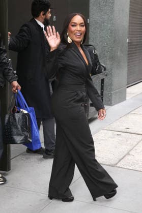 September 23, 2026, New York, New York, USA: Angela Bassett at ABC Studios in New York City for Ã¢â‚¬ËœThe ViewÃ¢ New York USA  - ZUMAh16_ 20260923_zaf_h16_033 Copyright: xDanxHerrickx