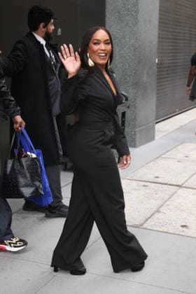 September 23, 2026, New York, New York, USA: Angela Bassett at ABC Studios in New York City for Ã¢â‚¬ËœThe ViewÃ¢ New York USA  - ZUMAh16_ 20260923_zaf_h16_034 Copyright: xDanxHerrickx