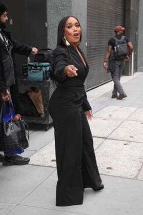 September 23, 2026, New York, New York, USA: Angela Bassett at ABC Studios in New York City for Ã¢â‚¬ËœThe ViewÃ¢ New York USA  - ZUMAh16_ 20260923_zaf_h16_036 Copyright: xDanxHerrickx