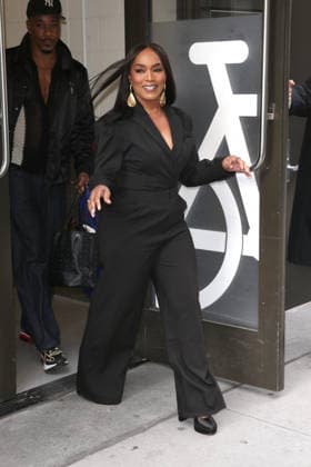 September 23, 2026, New York, New York, USA: Angela Bassett at ABC Studios in New York City for Ã¢â‚¬ËœThe ViewÃ¢ New York USA - ZUMAh16_ 20260923_zaf_h16_024 Copyright: xDanxHerrickx