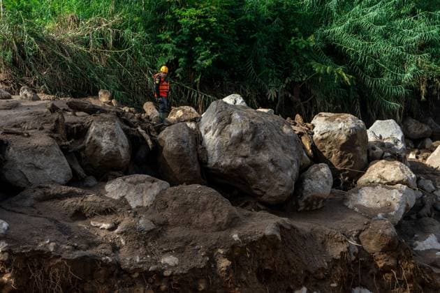 Search continues for missing flash flood victim in West Sumatra SOLOK, WEST SUMATRA, INDONESIA, SEPTEMBER 23, 2026: Members of a joint search and rescue team comb an area affected by flash flooding in Arosuka, Solok, West Sumatra, as operations continue to locate a missing resident. Search teams from Indonesia™s National Search and Rescue Agency (BASARNAS), working alongside local residents, are searching for 59-year-old Agusral, who was reported missing after being swept away by floodwaters on September 21. Search efforts focused on several locations along the path of flood debris and a nearby river. Solok Regency Indonesia Copyright: x xWawanxKurniawanx xJNAxPressx