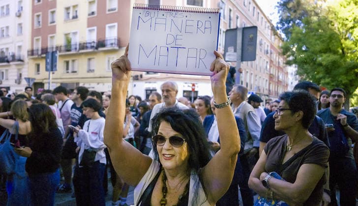 September 23, 2026, Madrid, Madrid, SPAIN: Authorities carry out the eviction of Maricarmen from her home, amid the presence of people supporting her and attention from the media. Madrid SPAIN  - ZUMAz108 20260923_znp_z108_006 Copyright: xRichardxZubelzux