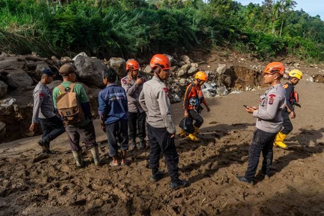 September 23, 2026, Solok Regency, Indonesia: SOLOK, WEST SUMATRA, INDONESIA, SEPTEMBER 23, 2026: Members of a joint search and rescue team comb an area affected by flash flooding in Arosuka, Solok, West Sumatra, as operations continue to locate a missing resident. Search teams from Indonesiaâ€⠢s National Search and Rescue Agency (BASARNAS), working alongside local residents, are searching for 59-year-old Agusral, who was reported missing after being swept away by floodwaters on September 21. Search efforts focused on several locations along the path of flood debris and a nearby river. Solok Regency Indonesia - ZUMAq101 20260923_zna_q101_027 Copyright: xWawanxKurniawanx