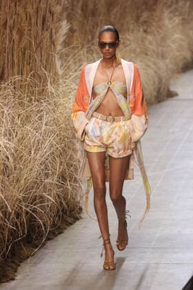 September 23, 2026, Milan, MILAN: A model presents a creation from the Women s Spring Summer 2027 collection of Italian fashion house Etro during Milan Fashion Week, in Milan, Italy, 22 September 2026. Milan Fashion Week runs from 22 to 28 September 2026..ANSA MATTEO BAZZI. Milan MILAN  - ZUMAa110 20260923_zaf_a110_046 Copyright: xMatteoxBazzix
