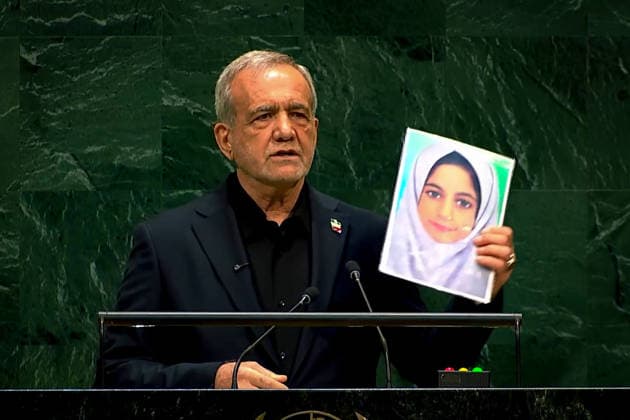 September 23, 2026, New York, United States: Iranian President Masoud Pezeshkian holds up a portrait of a girl while speaking about children killed in Iran during his address to the 81st United Nations General Assembly at United Nations headquarters in New York City, United States, on September 23, 2026. A United Nations fact-finding mission said it had reasonable grounds to believe U.S. forces were responsible for the February 28 strike on the Shajareh Tayyebeh Primary School in Minab, which it said killed more than 150 people, including 120 children; the United States rejected the mission s findings. New York USA - ZUMAi98_ 20260923_zih_i98_007 Copyright: xIranianxPresidencyx