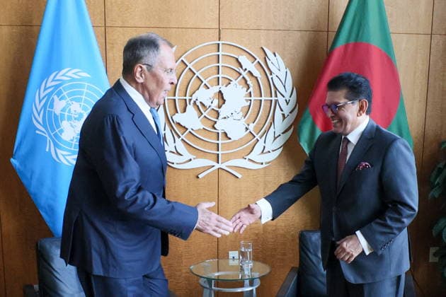 USA, NEW YORK CITY - SEPTEMBER 23, 2026: Sergei Lavrov (L), Russia s Foreign Minister, and Khalilur Rahman, Bangladesh s Foreign Minister, President of the UN General Asssembly, shake hands during a meeting on the sidelines of the 2026 High-level Week during the 81st session of the UN General Assembly. Alexander Shcherbak TASS  98205641
