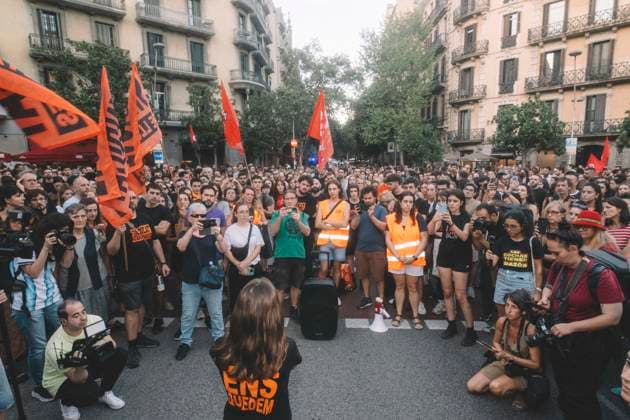 September 23, 2026, Barcelona, Catalonia, Spain: September 23, 2026, Barcelona, Spain: A member of the Sindicat de Llogateres faces the crowd gathered on Mallorca Street. Hundreds of people gathered in front of the Spanish Government Delegation in Catalonia, on Mallorca Street in Barcelona, at a protest against evictions called by tenants and housing unions, including the Sindicat de Llogateres, the Barcelona Tenants Union. The protest followed the eviction that morning in Madrid of MARICARMEN, an 87-year-old woman forced out of the rented flat where she had lived for seventy years, and the death of OLGA, a woman from L Hospitalet de Llobregat who took her own life after being evicted. The unions warned that they will call a general strik - ZUMAs392 20260923_zip_s392_008 Copyright: xFabianxSuspensivox
