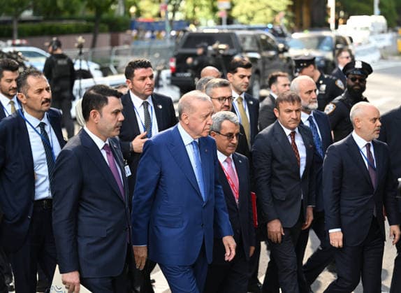 Turkish President Erdogan walks from Turkevi to UN Headquarters for UN Climate Summit NEW YORK, UNITED STATES - SEPTEMBER 23: Turkish President Recep Tayyip Erdogan walks from the Turkish House (Turkevi) to the UN Headquarters to attend the UN Climate Summit during the 81st United Nations General Assembly (UNGA) in New York, United States, on September 23, 2026. Mehmet Ali Ozcan Anadolu New York United States. Editorial use only. Please get in touch for any other usage.  Copyright: x2026xAnadoluxMehmetxAlixOzcanx