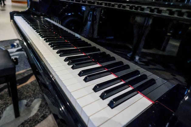 . 23 09 2026. London, United Kingdom. Grand Piano Played By Freddie Mercury up for Auction. Landmark Grand Piano Played Extensively By Freddie Mercury, Recording Mic & Handwritten Lyrics Up For Sale In Â£3 Million Music Auction. The Reinhold Mack Collection, an extraordinary 82-lot archive, offered directly by Mack: the legendary Queen producer and his son, Freddie, Mercury s godson. Spanning their landmark work together at Musicland Studios, the collection features handwritten lyrics, recording equipment and other personal memorabilia that document one of the most important creative partnerships in rock history. At the heart of the collection is the Yamaha C3 Grand Piano from Munich s legendary Musicland Studios, where it was played ex  xMartynxWheatleyx xi-Imagesx IIM-27025-0003