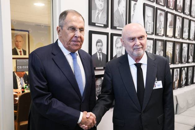 USA, NEW YORK CITY - SEPTEMBER 23, 2026: Sergei Lavrov (L), Russia s Foreign Minister, and Feridun Sinirlioglu, Secretary General of the Organisation for Security and Cooperaton in Europe (OSCE), shake hands during a meeting on the sidelines of the 2026 High-level Week as part of the 81st session of the UN General Assembly. Alexander Shcherbak TASS  98207460
