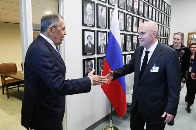 USA, NEW YORK CITY - SEPTEMBER 23, 2026: Sergei Lavrov (L), Russia s Foreign Minister, and Feridun Sinirlioglu, Secretary General of the Organisation for Security and Cooperaton in Europe (OSCE), shake hands during a meeting on the sidelines of the 2026 High-level Week as part of the 81st session of the UN General Assembly. Alexander Shcherbak TASS  98207916
