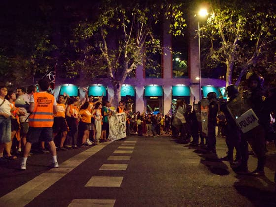 September 23, 2026, Lima, Lima, Peru: MADRID, SPAIN - SEPTEMBER 23: Hundreds of people protested outside the so-called Ayuso s penthouse following the eviction of Maricarmen, an 87-year-old woman, after her removal from her home. Demonstrators condemned the eviction, blocking traffic in the streets of Madrid. Lima Peru  - ZUMAh199 20260923_zip_h199_007 Copyright: xAaronxHerediax