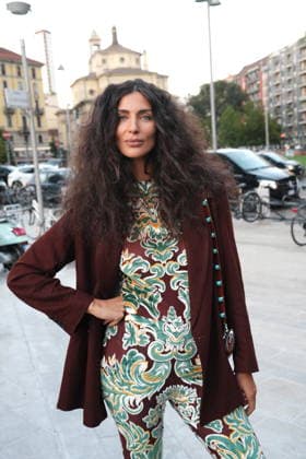 IPA88882535 - Milan, September 23, 2026: People, influencers, photographers, and onlookers at the Etro fashion show in Piazza Lina Bo Bardi during Milan Fashion Week  Copyright: xDuilioxPiaggesix xDuilioxPiaggesix IPA88882535