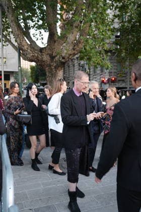 IPA88882473 - Milan, September 23, 2026: People, influencers, photographers, and onlookers at the Etro fashion show in Piazza Lina Bo Bardi during Milan Fashion Week  Copyright: xDuilioxPiaggesix xDuilioxPiaggesix IPA88882473