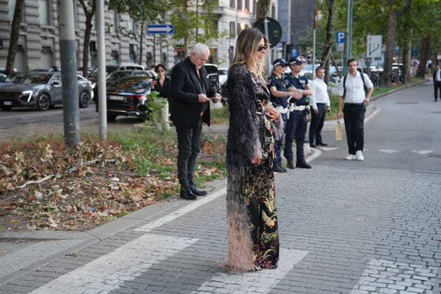 IPA88882552 - Milan, September 23, 2026: People, influencers, photographers, and onlookers at the Etro fashion show in Piazza Lina Bo Bardi during Milan Fashion Week  Copyright: xDuilioxPiaggesix xDuilioxPiaggesix IPA88882552