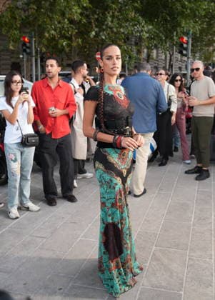 IPA88882564 - Milan, September 23, 2026: People, influencers, photographers, and onlookers at the Etro fashion show in Piazza Lina Bo Bardi during Milan Fashion Week  Copyright: xDuilioxPiaggesix xDuilioxPiaggesix IPA88882564