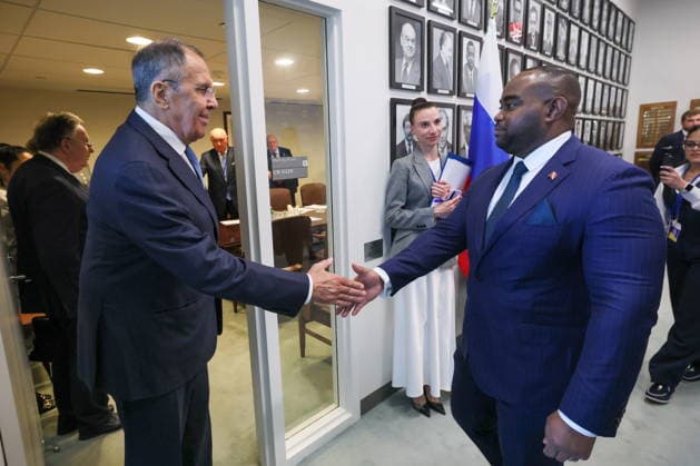 USA, NEW YORK CITY - SEPTEMBER 23, 2026: Sergei Lavrov (L), Russia s Foreign Minister, and his counterpart Sean Sobers of Trinidad and Tobago shake hands during a meeting on the sidelines of the 2026 High-level Week as part of the 81st session of the UN General Assembly. Alexander Shcherbak TASS  98210992