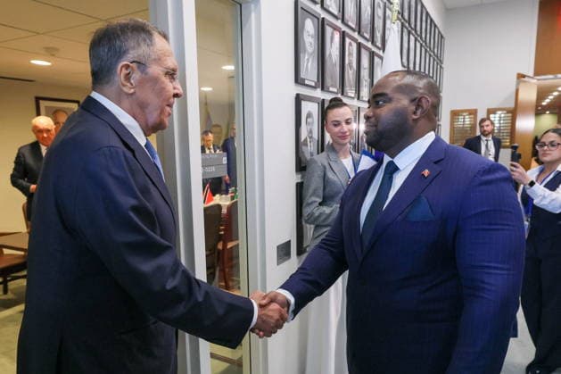 USA, NEW YORK CITY - SEPTEMBER 23, 2026: Sergei Lavrov (L), Russia s Foreign Minister, and his counterpart Sean Sobers of Trinidad and Tobago shake hands during a meeting on the sidelines of the 2026 High-level Week as part of the 81st session of the UN General Assembly. Alexander Shcherbak TASS  98211065