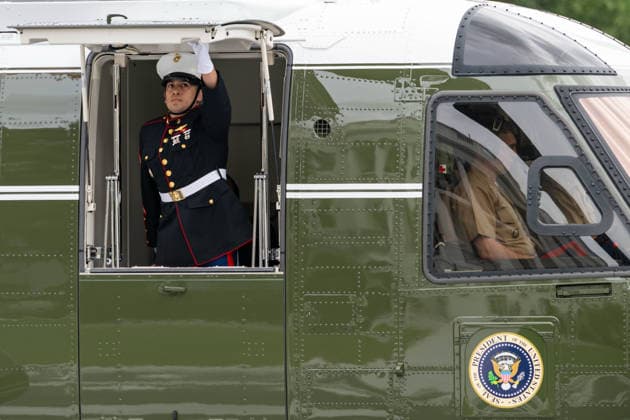 September 23, 2026, Washington, District Of Columbia, United States: A U.S. Marine shuts the door of Marine One before President DONALD TRUMP and First Lady MELANIA TRUMP depart the White House for Joint Base Andrews, where the president is scheduled to greet Chinese President XI JINPING and Madame PENG LIYUAN upon their arrival for a state visit. Washington United States - ZUMAk206 20260923_znp_k206_025 Copyright: xMattxKaminskyx