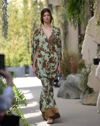 September 23, 2026, Milan, Lombardy, Italy: Models present the SARAWONG Spring Summer 2027 collection during Milan Fashion Week in Milan Italy on September 23 2026. The new collection was unveiled at 10 Corso Como during the official Milan Fashion Week Spring Summer 2027 calendar. Milan Italy  - ZUMAp285 20260923_zep_p285_018 Copyright: xGennaroxPiscopox