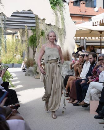 September 23, 2026, Milan, Lombardy, Italy: Models present the SARAWONG Spring Summer 2027 collection during Milan Fashion Week in Milan Italy on September 23 2026. The new collection was unveiled at 10 Corso Como during the official Milan Fashion Week Spring Summer 2027 calendar. Milan Italy  - ZUMAp285 20260923_zep_p285_024 Copyright: xGennaroxPiscopox