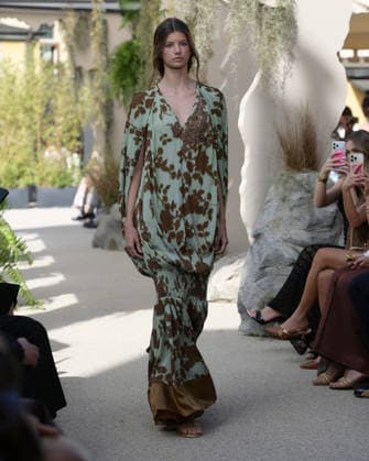 September 23, 2026, Milan, Lombardy, Italy: Models present the SARAWONG Spring Summer 2027 collection during Milan Fashion Week in Milan Italy on September 23 2026. The new collection was unveiled at 10 Corso Como during the official Milan Fashion Week Spring Summer 2027 calendar. Milan Italy  - ZUMAp285 20260923_zep_p285_029 Copyright: xGennaroxPiscopox