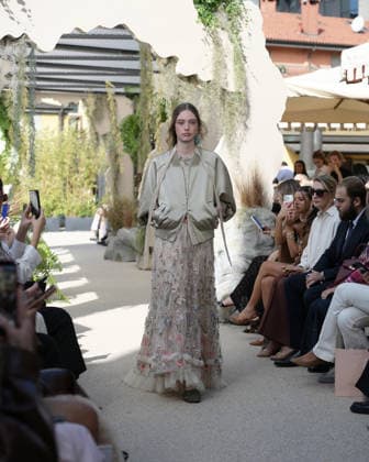 September 23, 2026, Milan, Lombardy, Italy: Models present the SARAWONG Spring Summer 2027 collection during Milan Fashion Week in Milan Italy on September 23 2026. The new collection was unveiled at 10 Corso Como during the official Milan Fashion Week Spring Summer 2027 calendar. Milan Italy  - ZUMAp285 20260923_zep_p285_034 Copyright: xGennaroxPiscopox