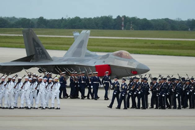 Members of the military walk past an F-22 prior to an arrival ceremony for Xi Jinping, China s president, not pictured, at at Joint Base Andrews, Maryland on Wednesday, Sept. 23, 2026. President Trump is hosting President Xi for a three-day state visit to Washington, DC where the leaders are expected to discuss trade practices, artificial intelligence and tariffs.  WASP20260923114 ALxDRAGO